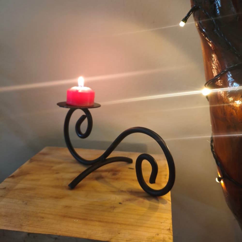 Castiçal em Ferro Artesanal 20x12 cm | Porta-Velas Clássico e Elegante para Decoração
