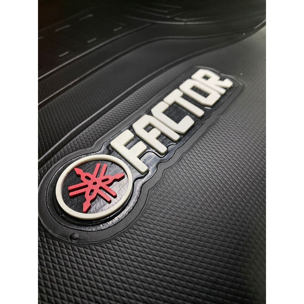Capa de Banco para Moto Yamaha Factor 125 /150 emborrachada e alto relevo!
