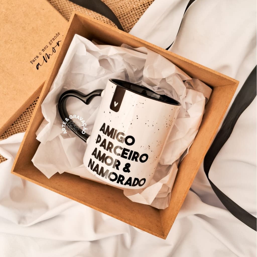Caneca Cerâmica Namorado + Caixa