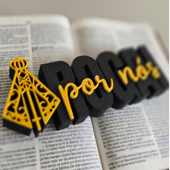 Placa Decorativa “Rogai por Nós” – Nossa Senhora Aparecida, enfeite católico, presente religioso.
