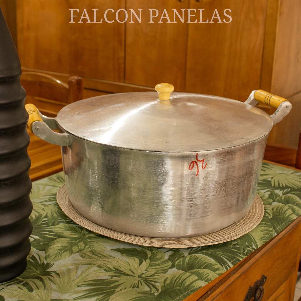 Panela industrial n°36 11L em Alumínio Batido/Fundido com Cabos em Madeira e Tampa grossa