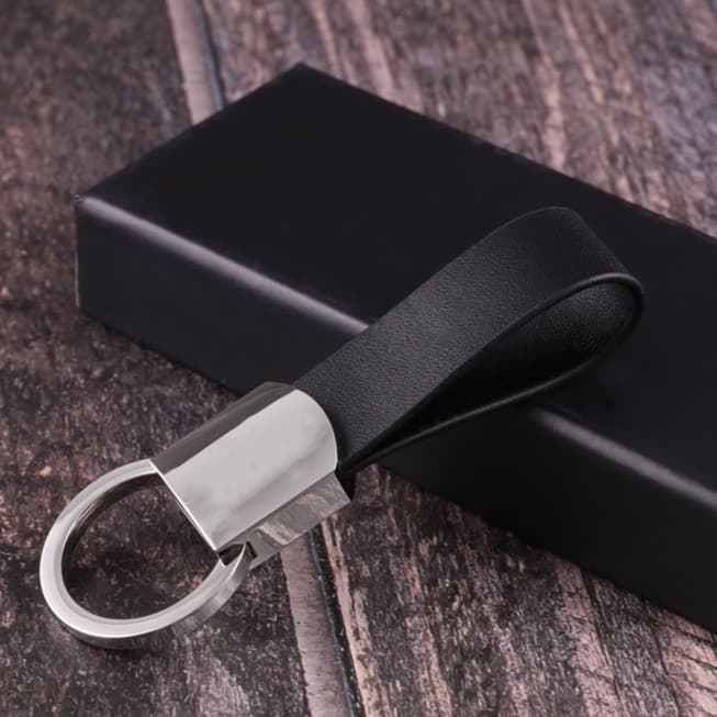 Chaveiro de Metal Cromado com Alça em Couro Sintético – Luxo Discreto - 0363
