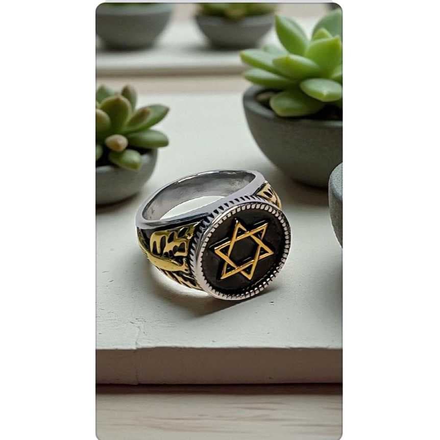 Anel Prateado e Preto Estrela de Davi Detalhes na Lateral em Dourado aço inox