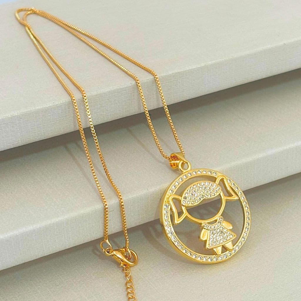 Gargantilha Pingente Nossa Senhora Cravejado com Zirconia Banhado a Ouro Lindo