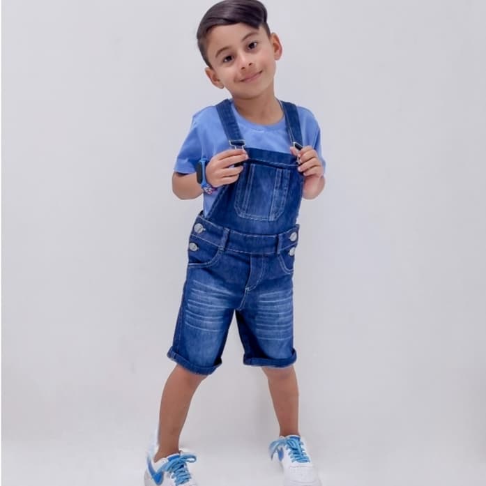Jardineira jeans de bermuda infantil menino 2 ao 8