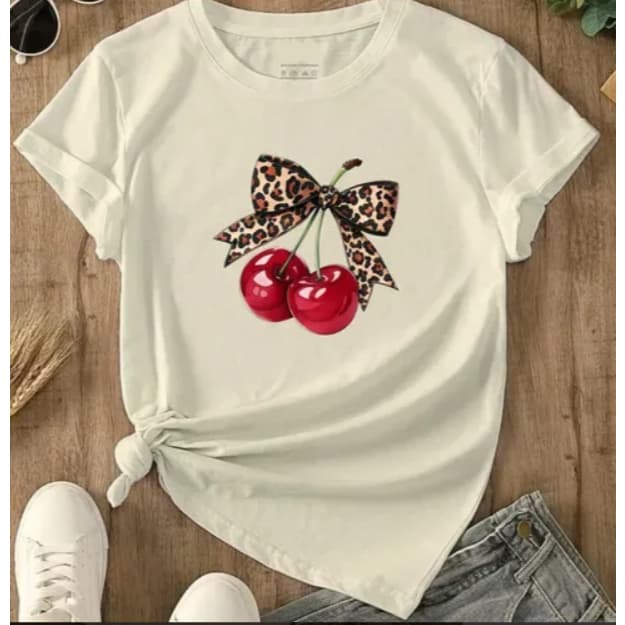 T-Shirt Feminina Branca com Estampa Cereja | Moda Fashion Casual
