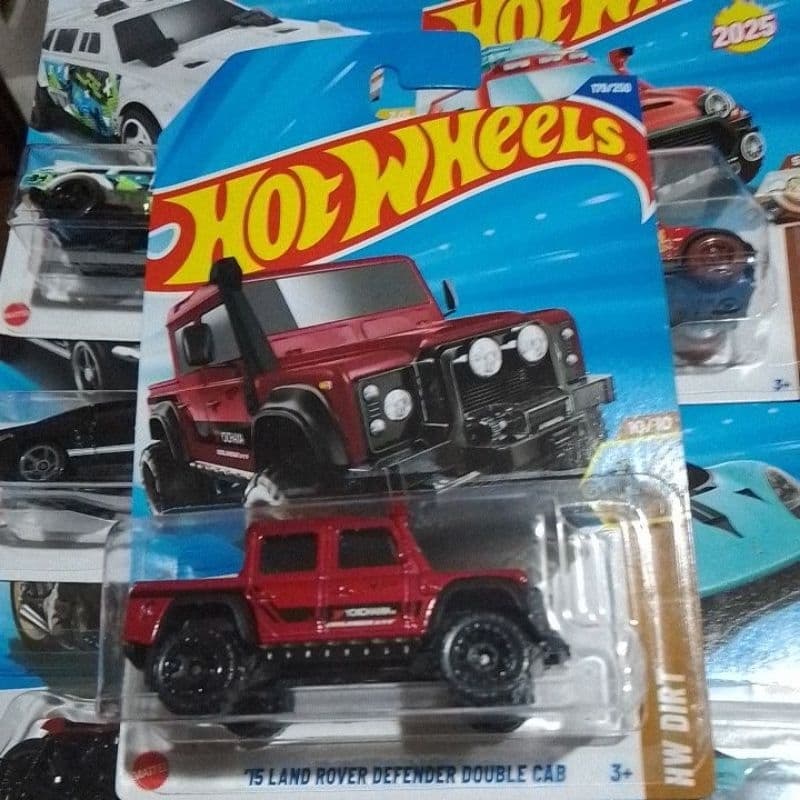 (141 e m002) Miniatura Carrinho Hot Wheels 15 Land Rover Defender Double Cab 179/250