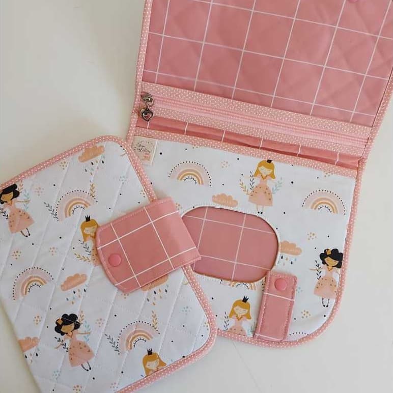 Kit Porta caderneta de Vacinação + Necessaire do bebê (Porta fralda e Lenço Umedecido)