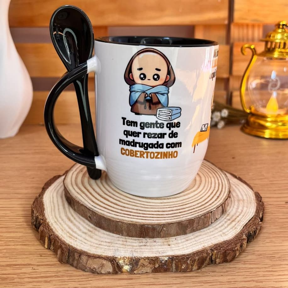 Caneca cerâmica 325ml personalizada Padre Frei | Alça e interior e colher preto | Oração Quaresma São Miguel fé devoção