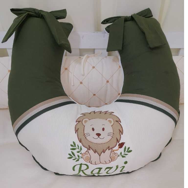 ALMOFADA  PARA  AMAMENTAÇÃO  517  LEÃOZINHO  VERDE  - PERSONALIZADO COM O NOME DO SEU BEBÊ - BORDADA