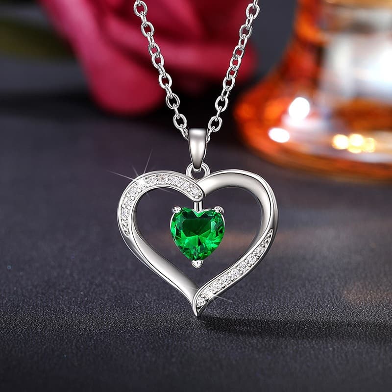 Colar De Coração Com Pedra Verde Esmeralda E Zirconeas