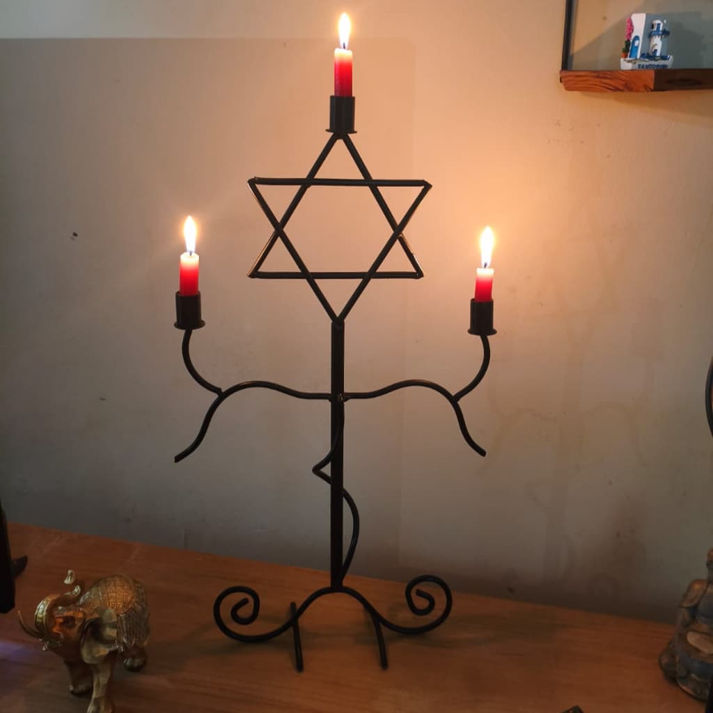 Candelabro Artesanal Estrela de Davi | Decoração Sofisticada em Ferro 56cm | Porta 3 Velas