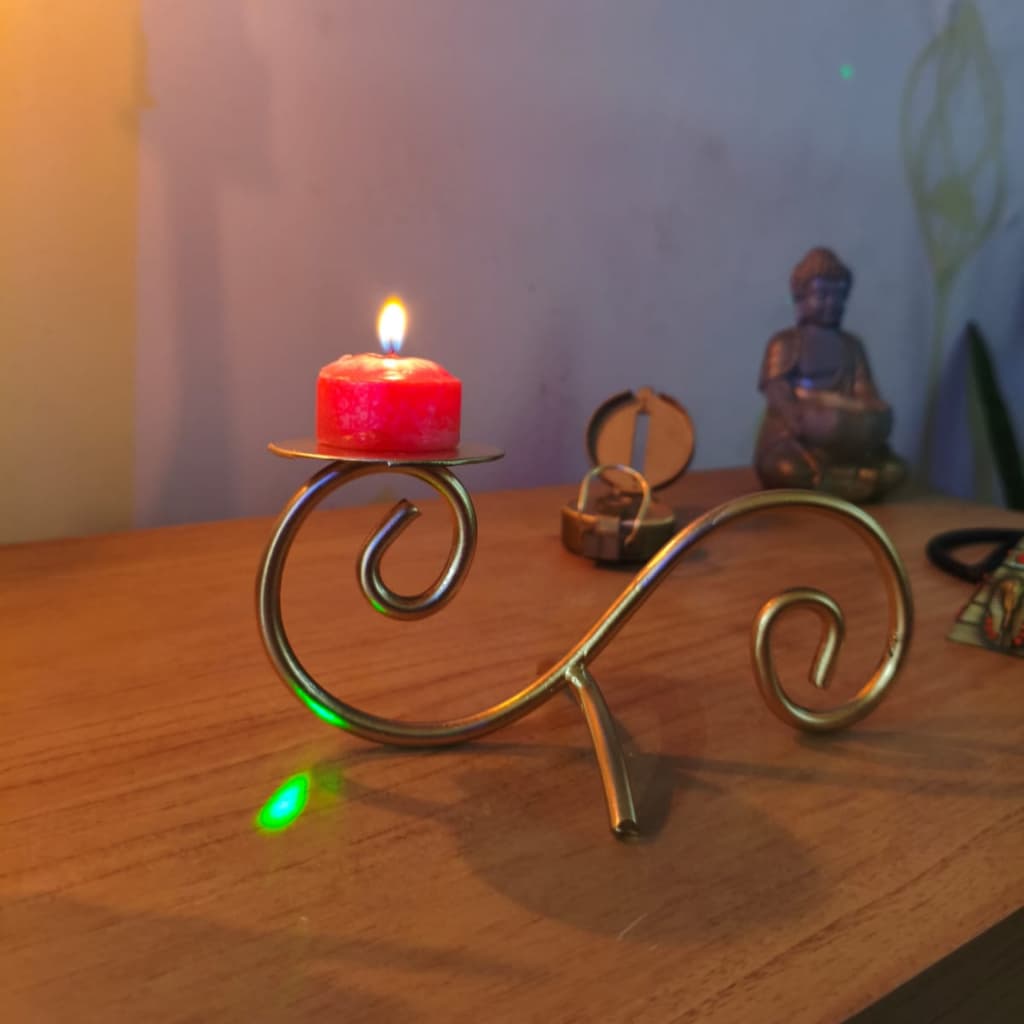 Porta-Velas em Ferro Artesanal – Candelabro Pequeno para Mesa, Sala, Altar, Oração e Decoração