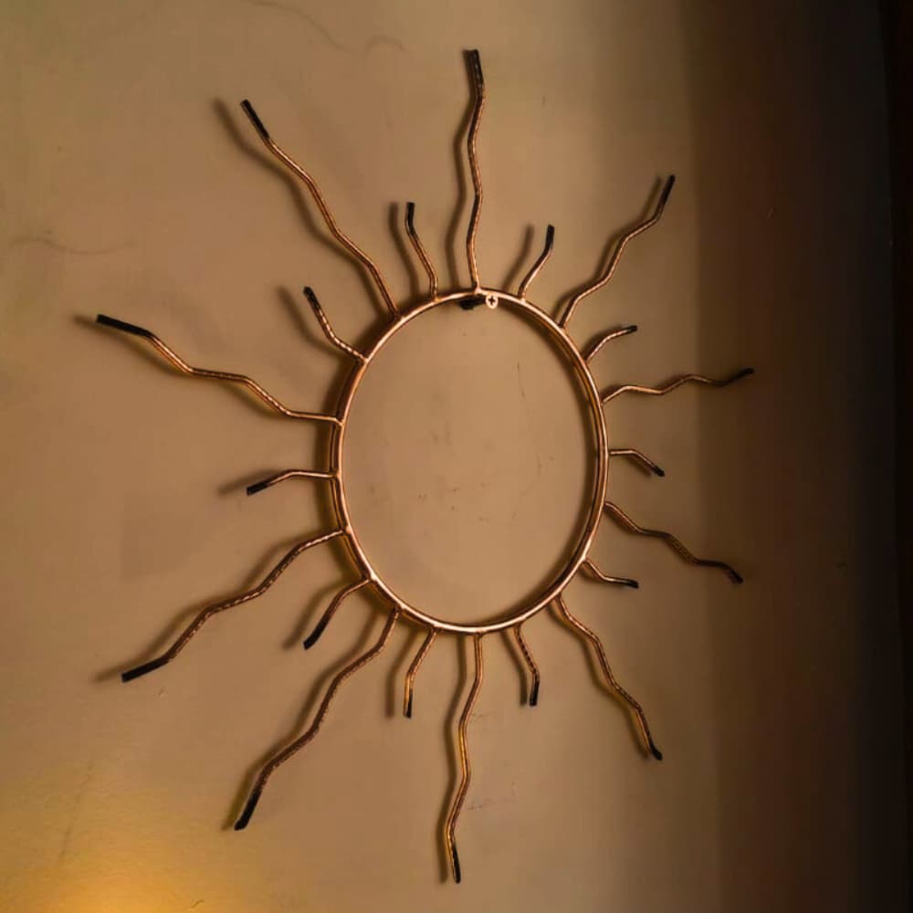 Mandala Solar de Parede em Ferro Artesanal – Escultura Decorativa Dourado 46x46cm