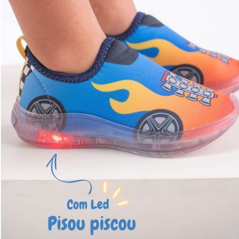 Tênis Infantil Carros HOT WELL LUZ LED Calce Fácil Menino Antiderrapante Confortável Leve