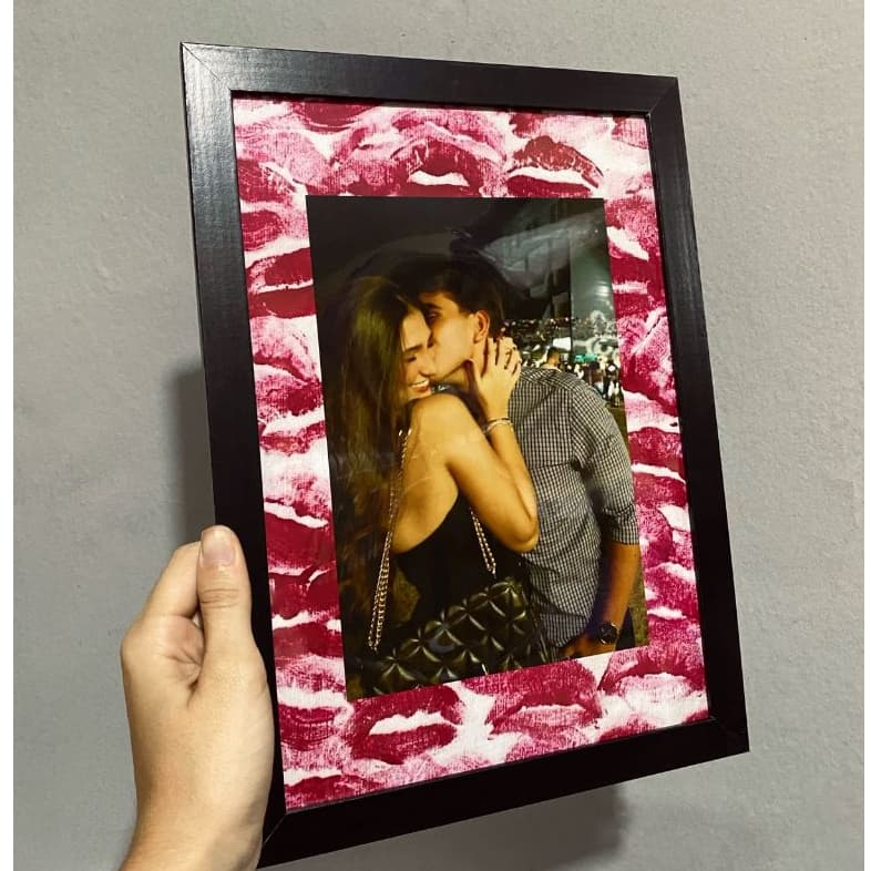 Quadro Personalizado de Beijos, Casal / Dia dos Namorados - Moldura e Acetato A4