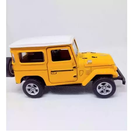 Miniatura Toyota Bandeirante Escala 1:32 em Metal Realista