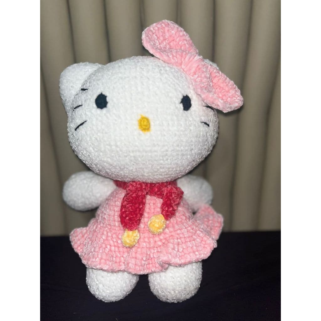 Boneca Hello Kitty Em Amigurumi Com 33 cm De Altura - Crochê (Pronta Entrega)
