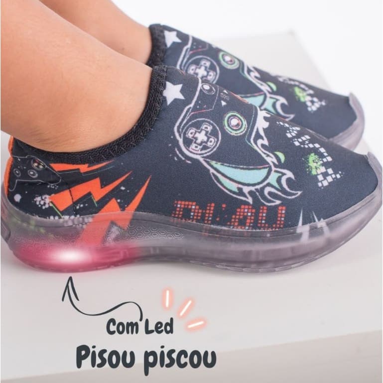 Tênis Infantil Play Game LED luz Calce Fácil Menino Confortável Antiderrapante Leve Estiloso