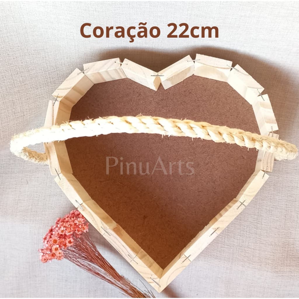 Cesta de Madeira Pinus Coração 22cm Para Presentes de Natal, Aniversários ou Decorações