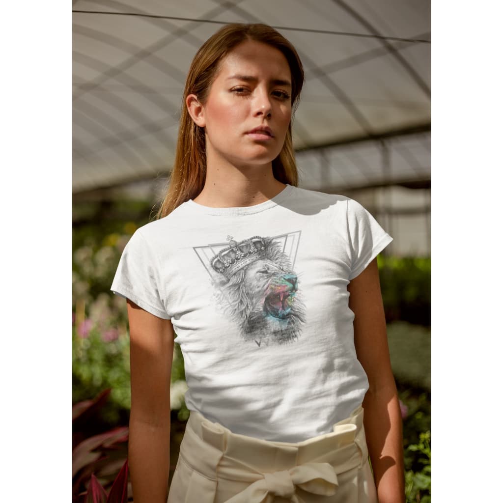 T-shirts Feminina Blusinha Leao coroa triangulo