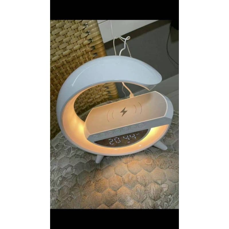 linda luminária carregador por indução e rádio .