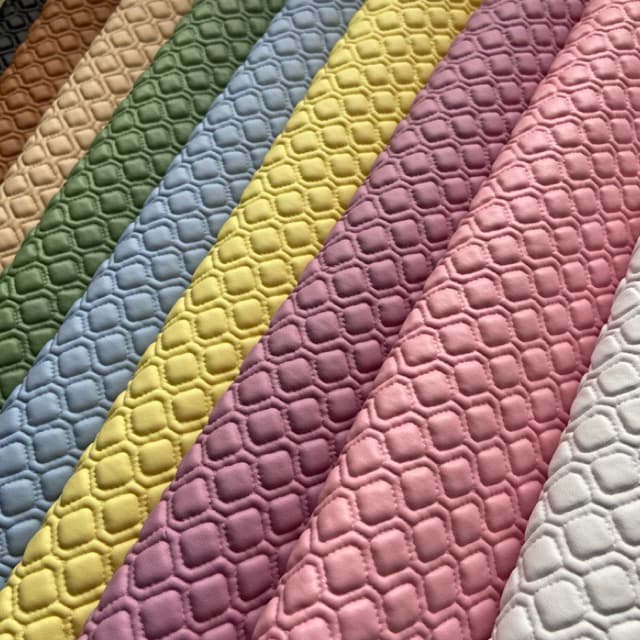 O Tecido Corino Sintético Lonita MATELASSE Luxo – 50 cm x 35 cm para Personalizados de Luxo