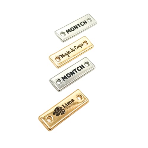 Tag de Metal 2,4x0,8 Personalizada c/ Furos Laterais Costura 50 Peças Dourado ou Prata