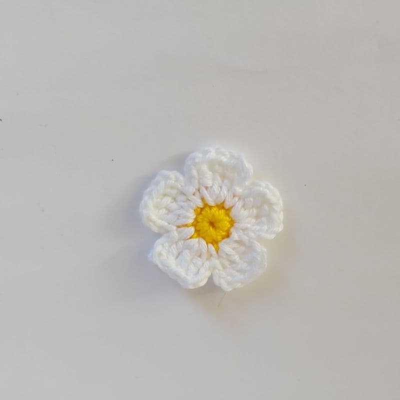 Aplique kit com 120 Florzinhas Amigurumi para artesanato, roupas, acessórios,  lembranças e etc.