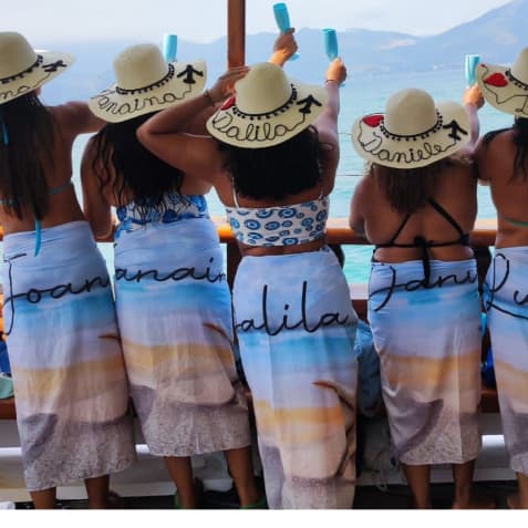 kit com 5 Chapéus de Praia e Piscina, Personalizados com Nome e 2 Desenhos.