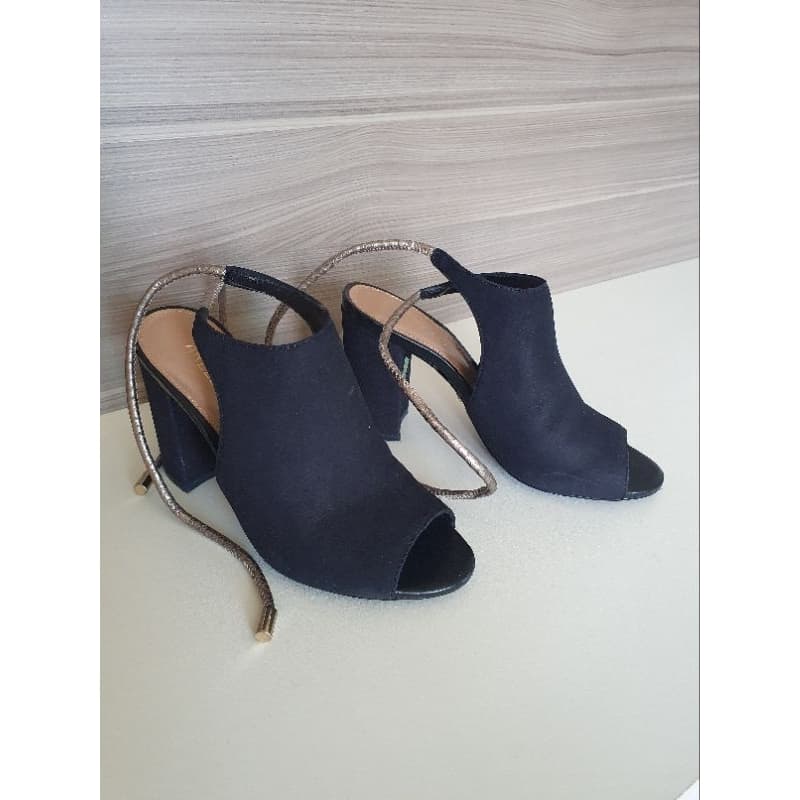 sandália peep toe camurça preta, arezzo.tamanho 35.