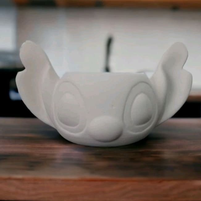 Lindo Vaso Cachepot em cerâmica formato Angel /Stitch para planta suculenta