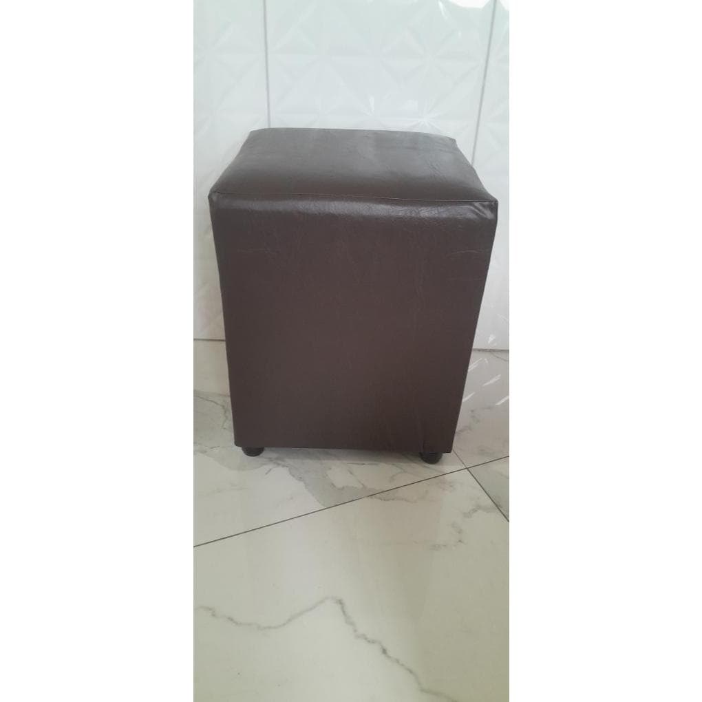PUFF BANQUETA QUADRADA COURINO PRETO CLASSICA 33X33CM