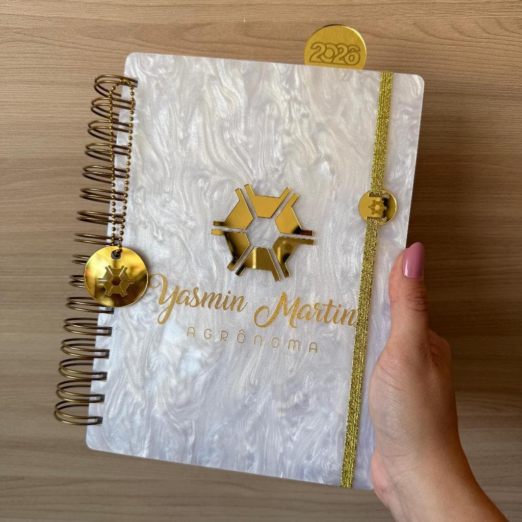 CADERNO 15x21CM COM CAPA PERSONALIZADA EM ACRILICO MADREPEROLA  | MIOLO PAUTADO SEM DATA | COM MARCA PÁGINA