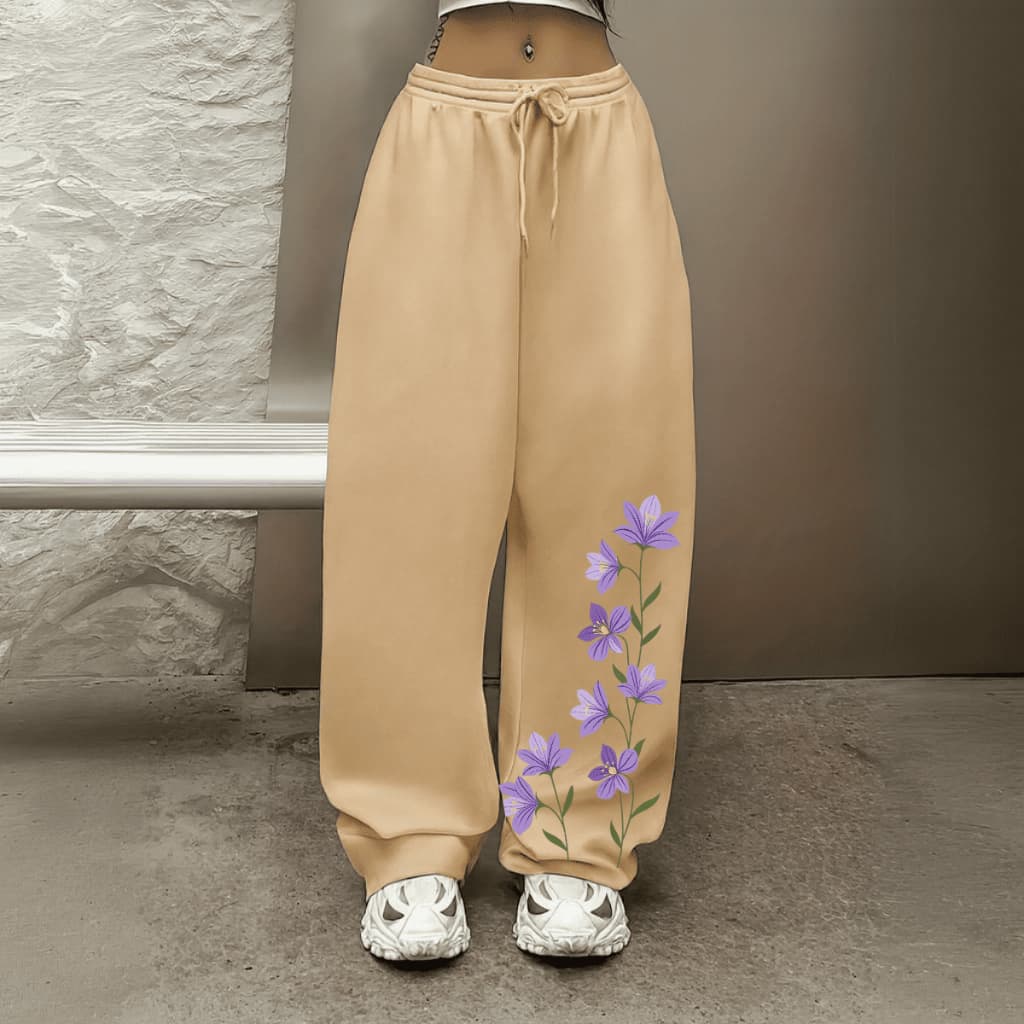Calça Estilosa Streetwear Moletom Modelo Wide Leg Estilo de Rua Estampada Flanelada Flores Roxas