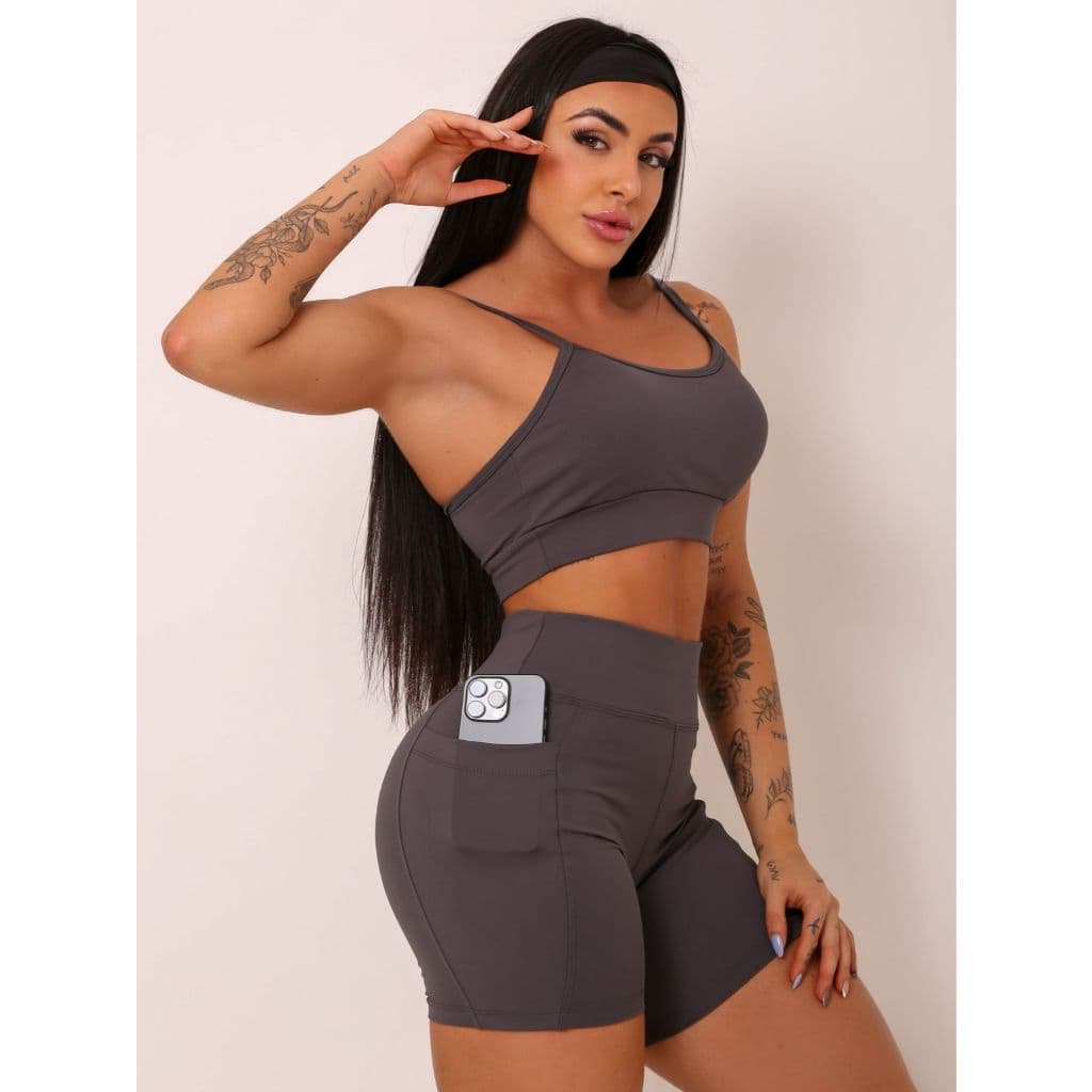 Conjunto de Top com Short Bermuda Com Bolsos Laterais Feminino Elegante Poliamida Para Academia Treino Corrida Caminhada