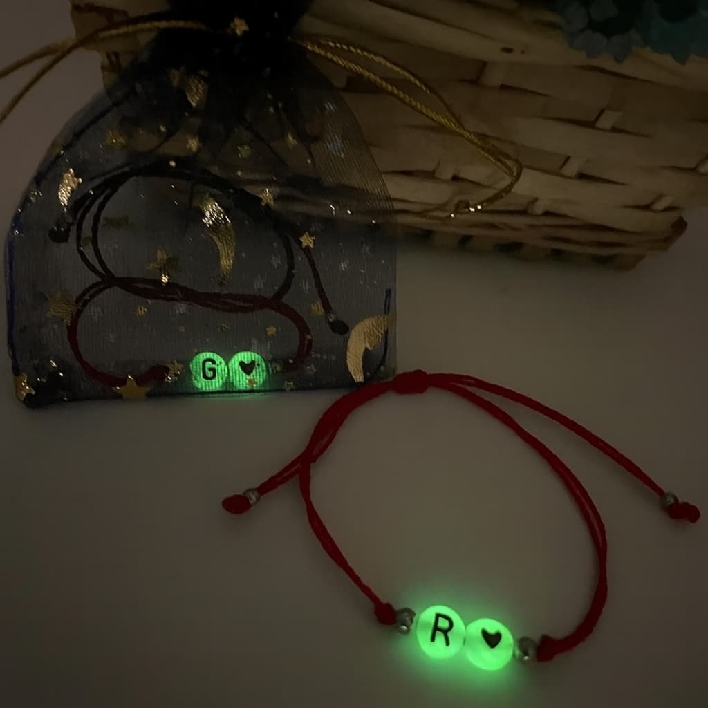 Pulseira de Letrinha /* Vermelho Iniciais do Nome Brilha no Escuro Unitária Casal/Amizade Vermelho