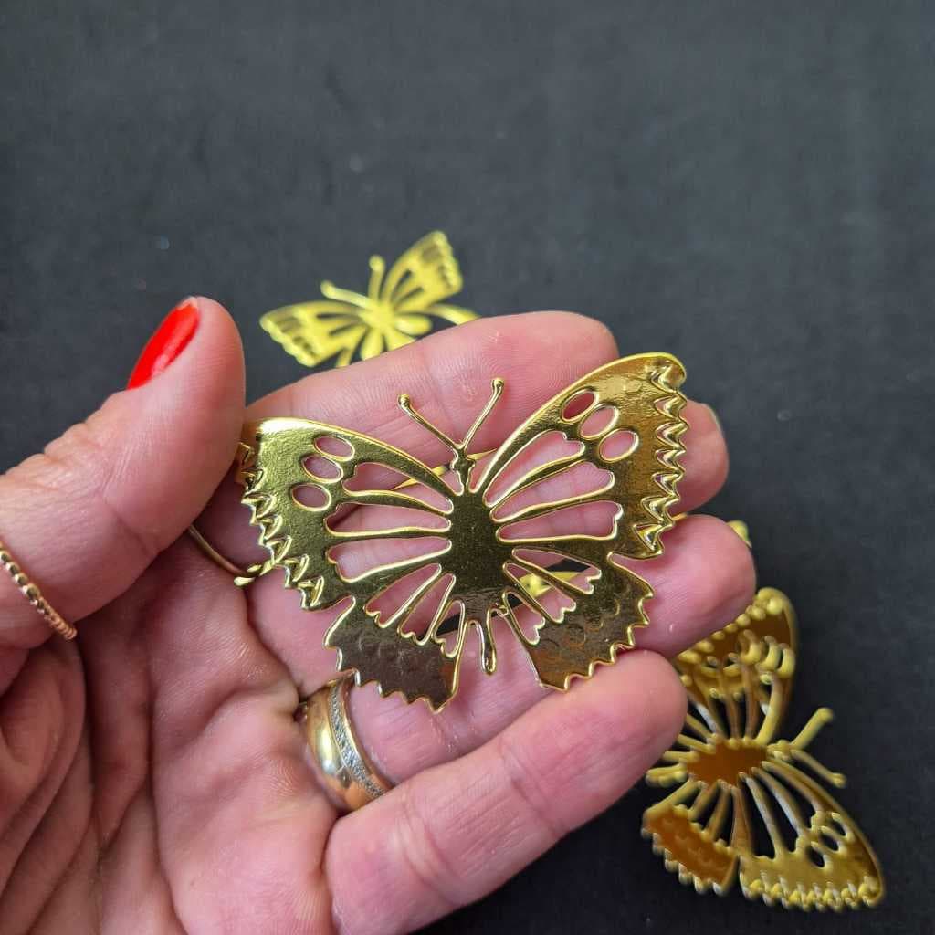 ENVIO IMEDIATO - Borboleta Decorativa Vazada em Lamicote Dourado
