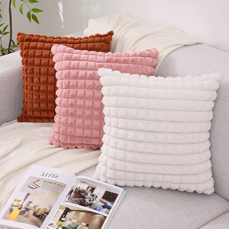 Capa de Almofada de Pelúcia 3D Acolchoada com Pompons 45x45cm