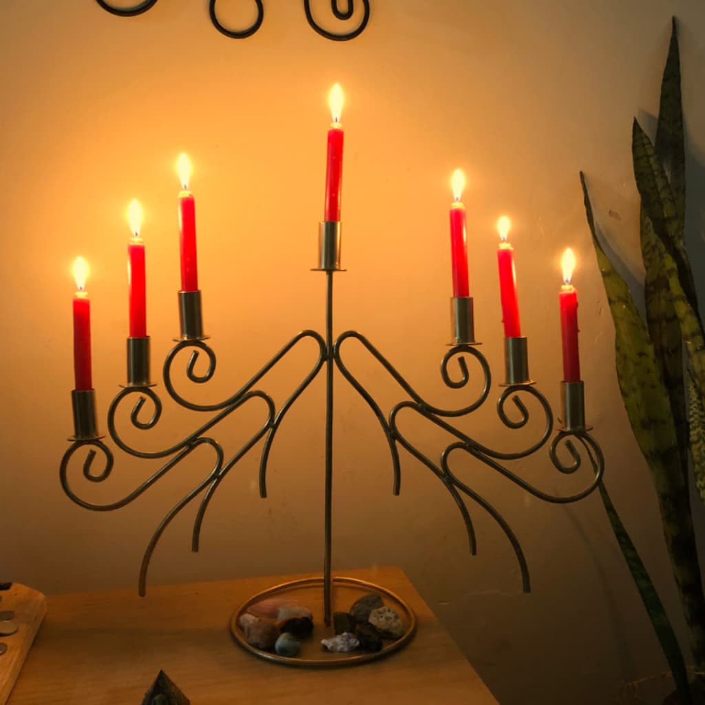 Menorá Premium 7 Velas em Ferro Artesanal – Candelabro de Luxo Grande 53x40cm