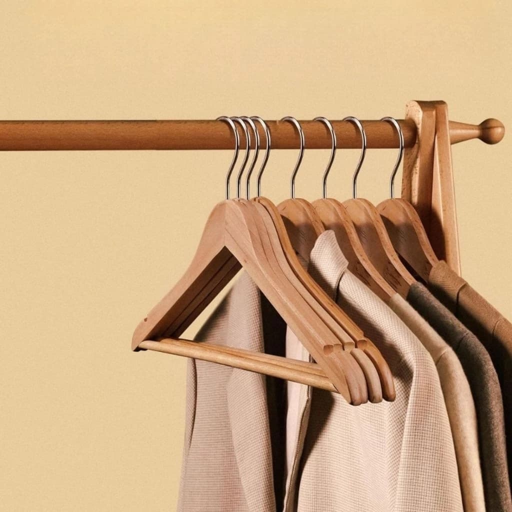 Kit 3 Cabides Madeira Verniz Organizador Casa Quarto Decoração Resistente Roupas Acessórios