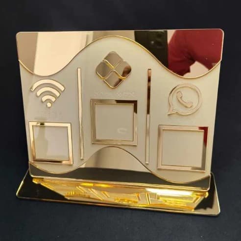 Placa Premium Acrílico 2mm com Base e Espaços para QR Code 22,5x19,5cm