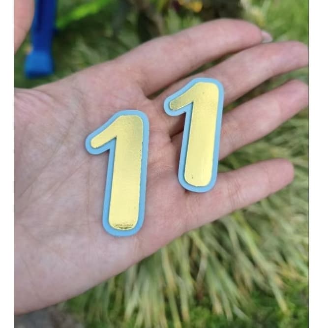 10 Apliques de Número 3D ( Duas Camadas) Com Lamicote Dourado ou Prata- Personalizado