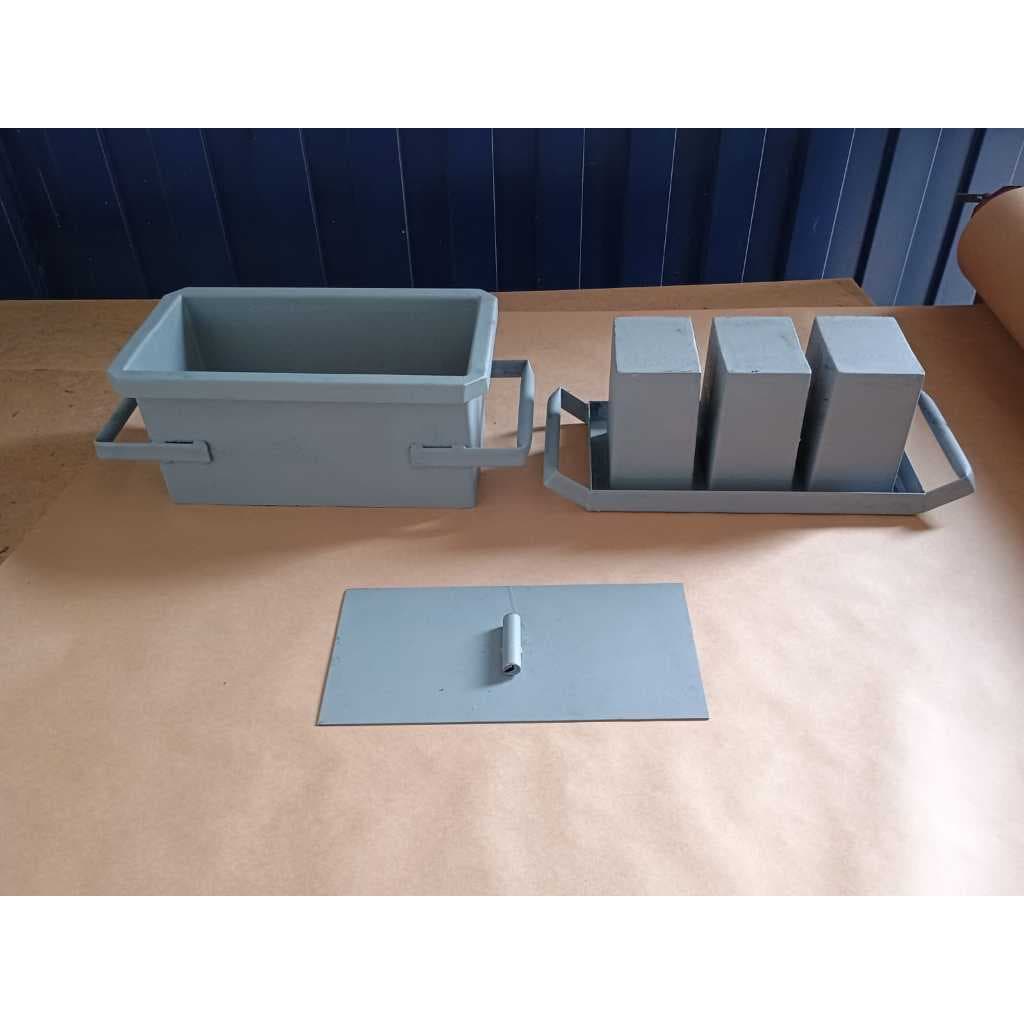 FORMA MANUAL EM AÇO PARA FABRICAÇÃO BLOCO DE 20 DE 3 FUROS SEM FUNDO / VAZADO / OU SEJA FUNDO FICA ABERTO