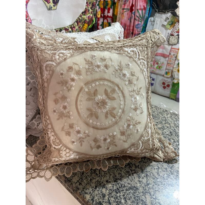 Capa de Almofada Bordada em Renda – Decoração de Luxo para Sala e Quarto