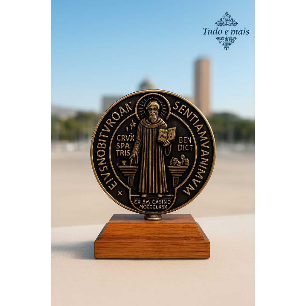 Enfeite de mesa Medalha São Bento com Base de Madeira