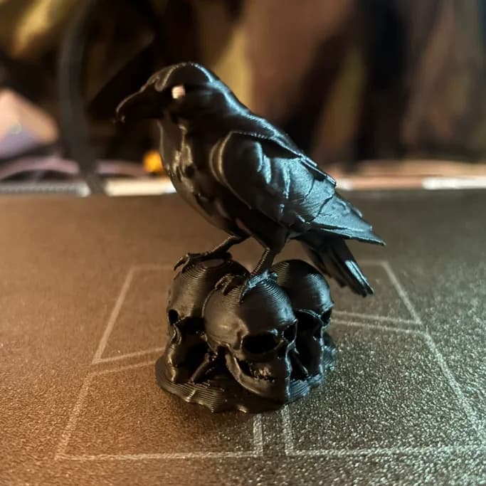 Escultura de "Corvo sobre Caveiras" - Decoração p/Casa Prateleiras tema Gótico 3D