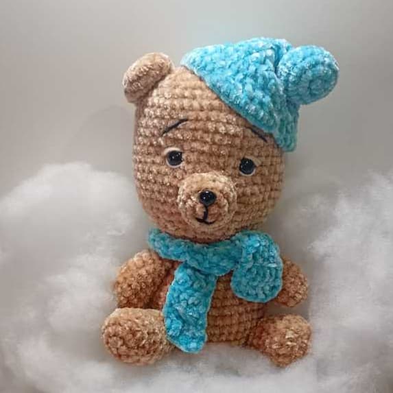 Urso de Crochê Amigurumi Carlinhos – Ursinho de Pelúcia Artesanal com Roupa Removível – Presente Infantil
