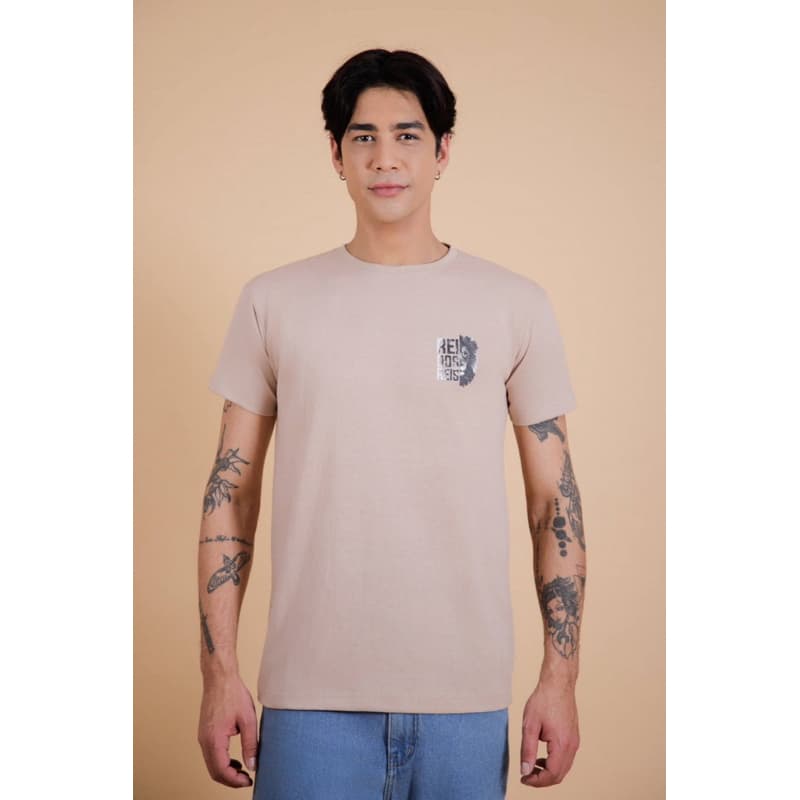 Camiseta manga curta Estampa lion Padrões de frente e verso