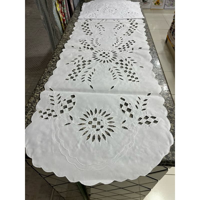 Caminho de Mesa com Rechilieu 2m Passadeira - Caseado com Detalhes em Bordado Passadeira Trilho de Mesa